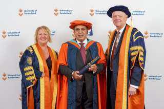 جامعة سندرلاند بالمملكة المتحدة تمنح الدكتور محمد لطفي الدكتوراه الفخرية في التعليم تقديرًا لمسيرته المهنية