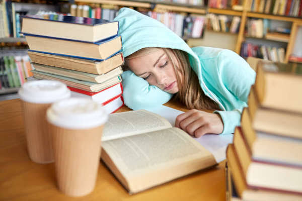 عادات يومية سيئة تفقد الطلاب تركيزهم خلال فترة الامتحانات